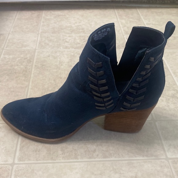 Carlos by Carlos Santana shoe- “Whitley”. Color navy blue. Size 7.5 - Picture 2 of 4